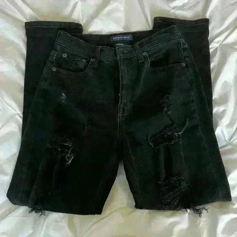 Black Aeropostale mom jeans women’s size 4